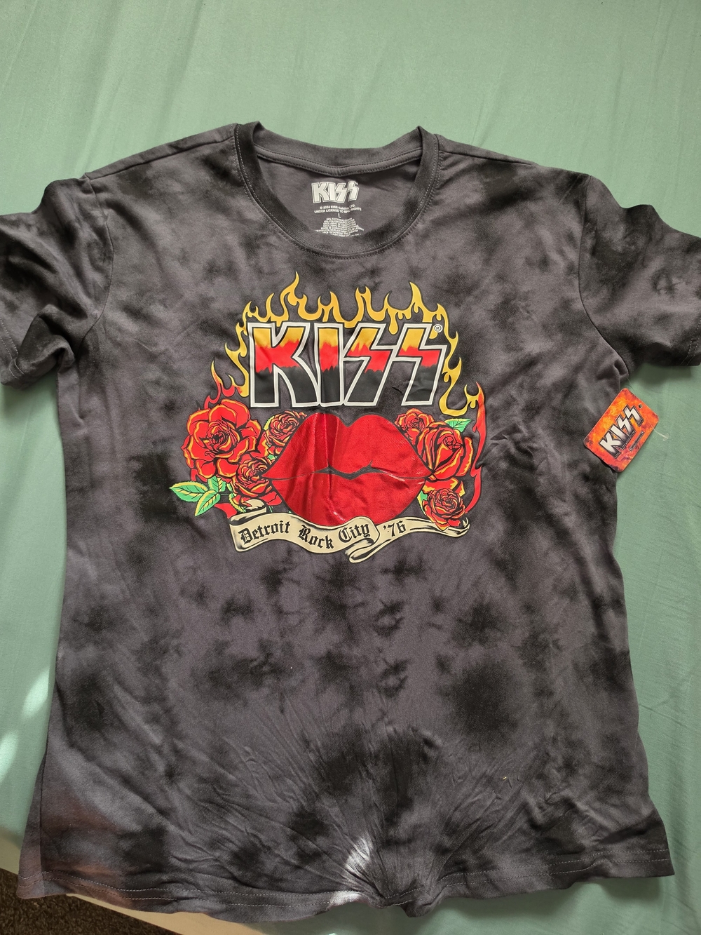 Kiss Black Tie-Dye Tee with Red Lip & Flame Graphic